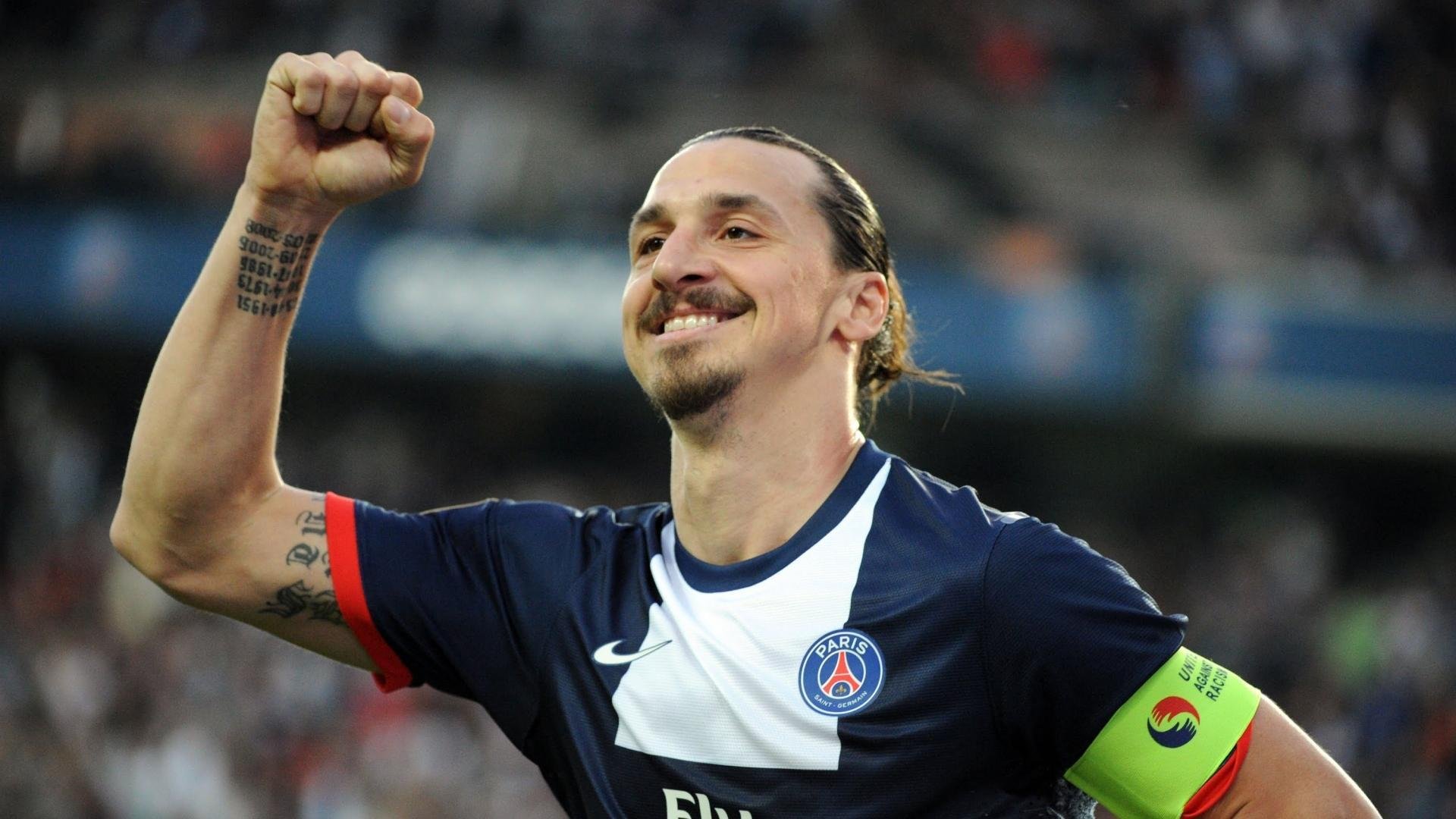 德甲激战，球迷表达支持，德甲现场