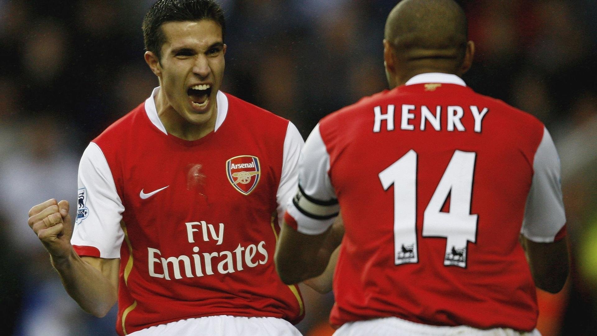 球队青年球员崭露头角，成为关键先生，青年队足球