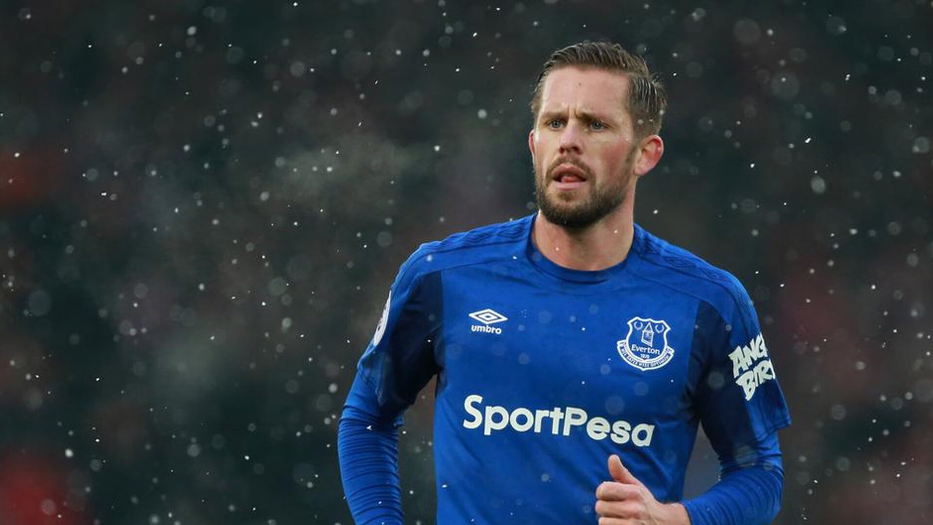 球队青年球员崭露头角，成为关键先生，青年队足球